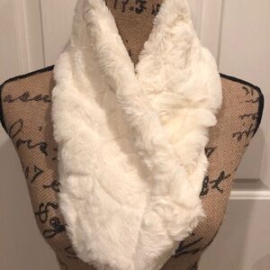 NEW Faux Fur Loose Cowl Scarf